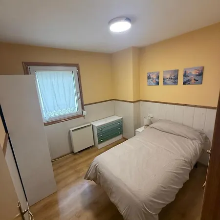 Ibon De Bucuesa アパート