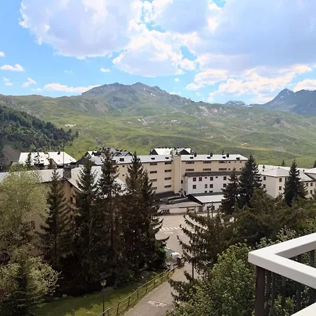 Ibon De Bucuesa アパート